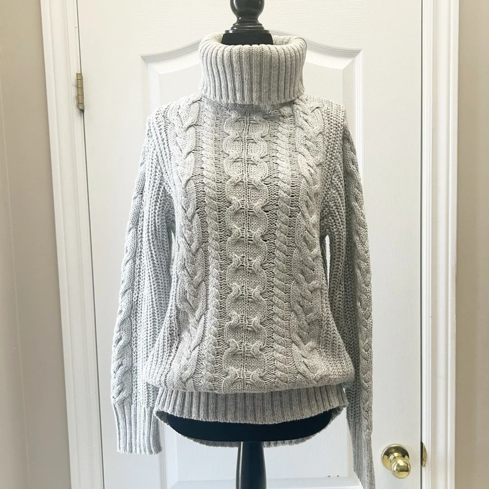 GAP Light Gray Cable Knit Turtleneck Sweater Size Medium - Picture 5 of 16